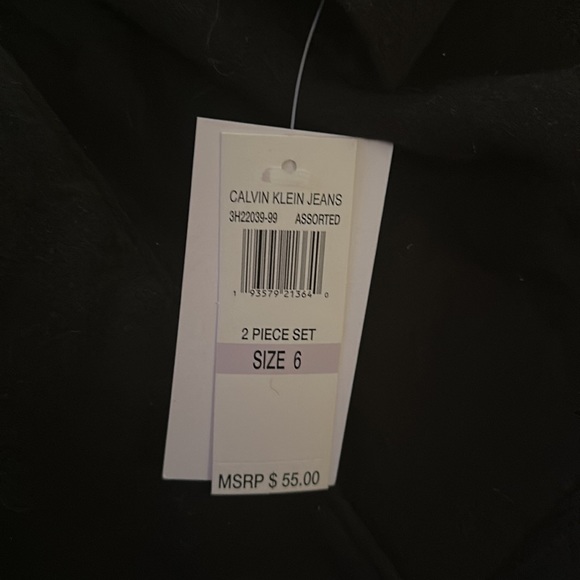 Girls Calvin Klein Black & White 2 Piece Set - Picture 2 of 6